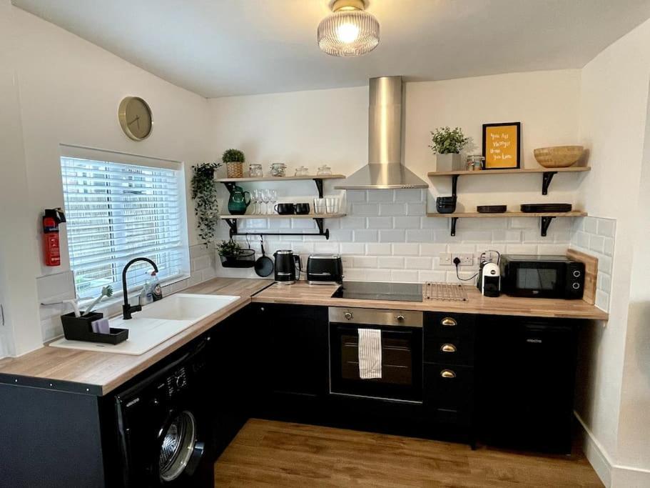 Charming Terrace Home, Nantwich -Near Train Station & Town Exterior foto